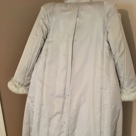 WHITE FUR COAT - Picture 7 of 8